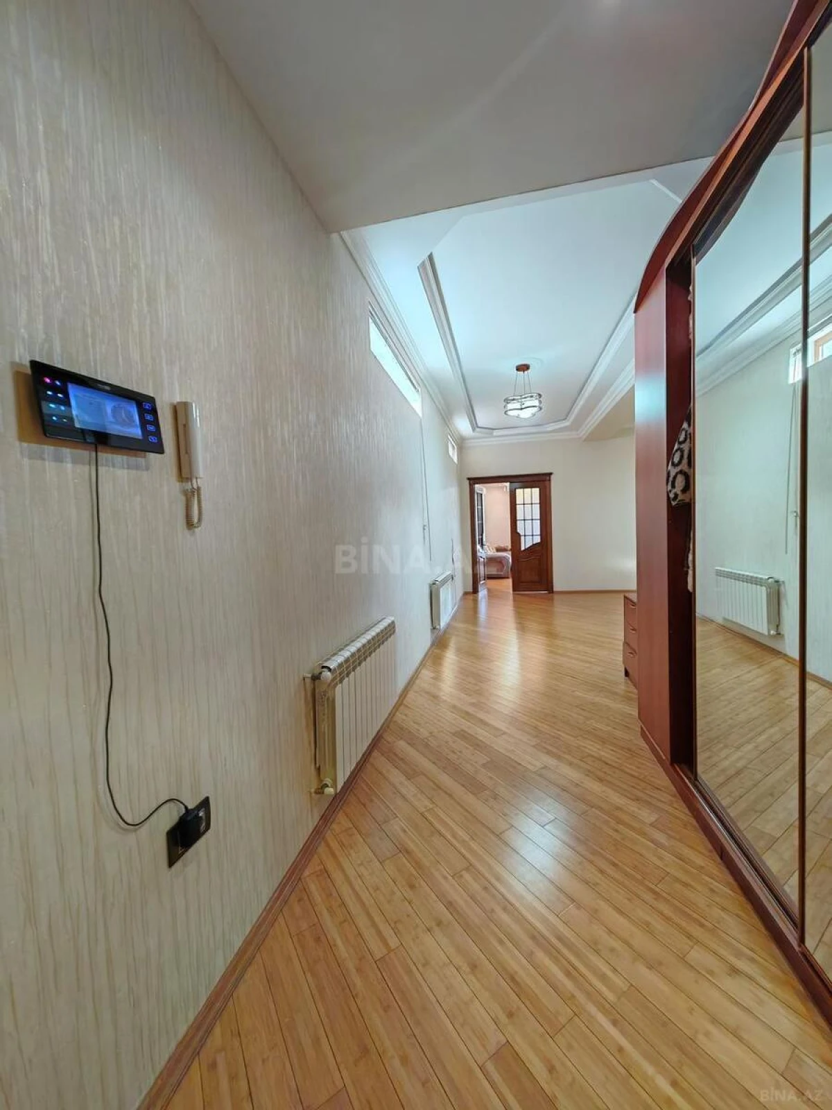 Kirayə verilir 2 otaqlı mənzil 155 m²