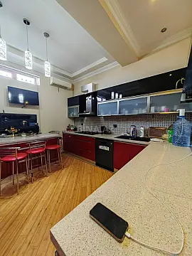 Kirayə verilir 2 otaqlı mənzil 155 m²