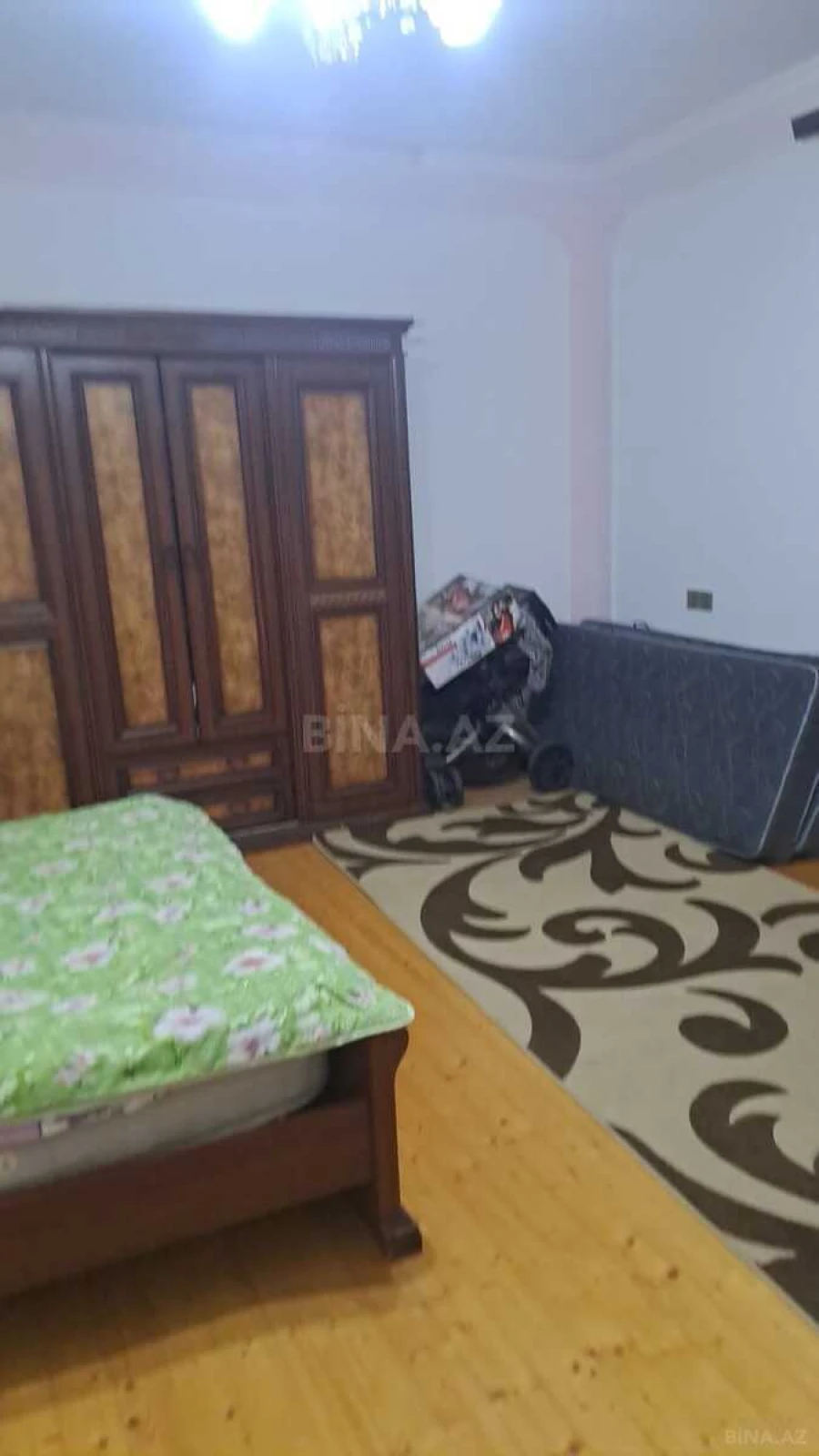 Satılır 6 otaqlı həyət evi 240 m²