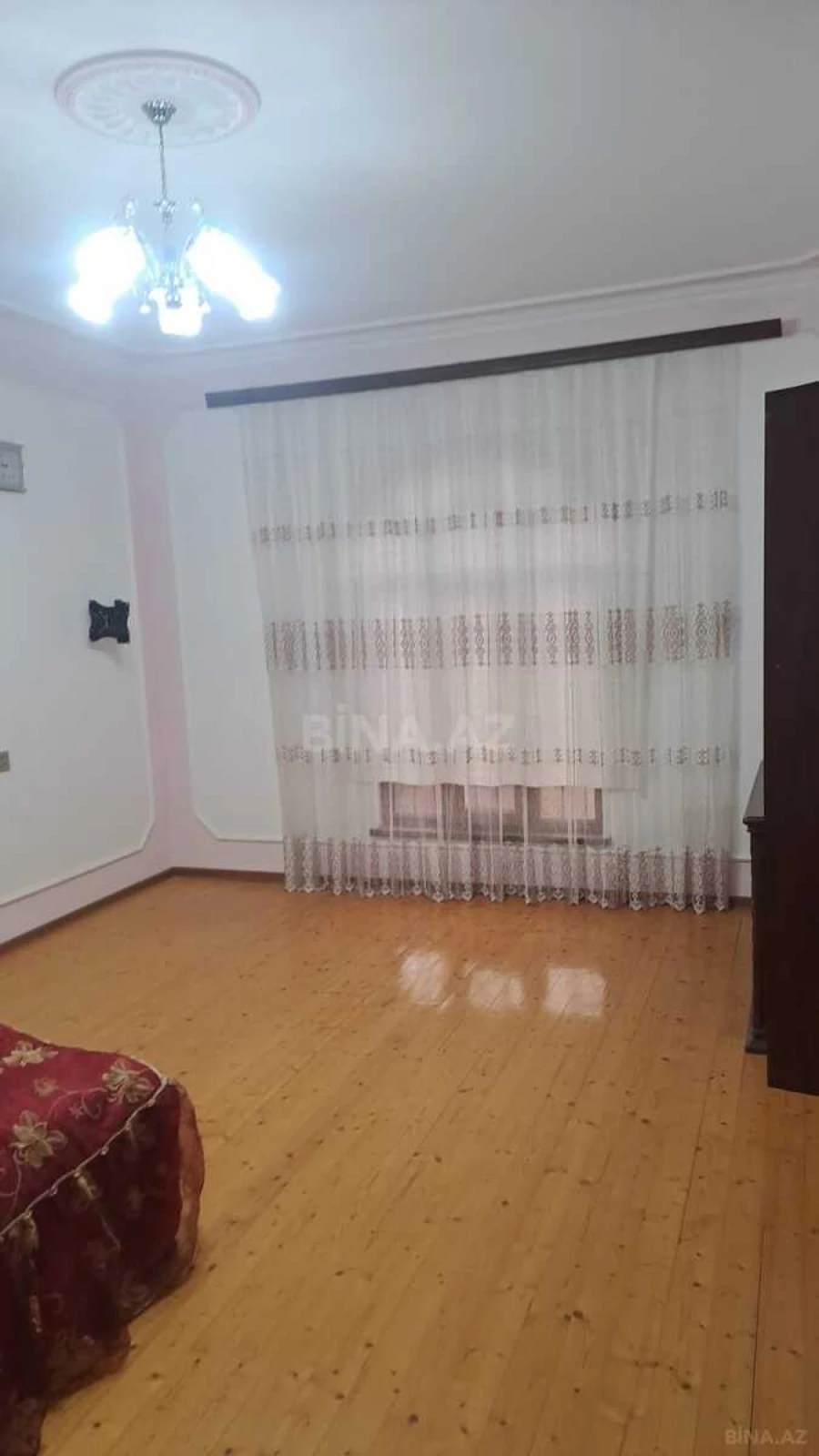 Satılır 6 otaqlı həyət evi 240 m²