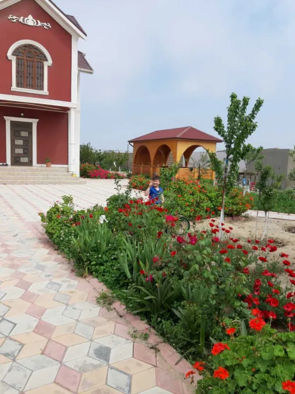 Satılır 6 otaqlı həyət evi 240 m²