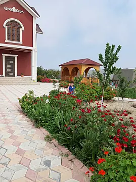 Satılır 6 otaqlı həyət evi 240 m²