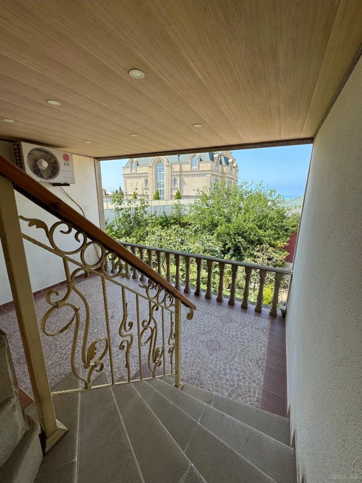 Kirayə verilir 7 otaqlı həyət evi 250 m²