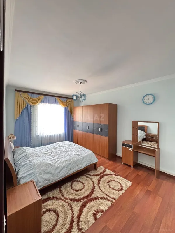 Kirayə verilir 7 otaqlı həyət evi 250 m²