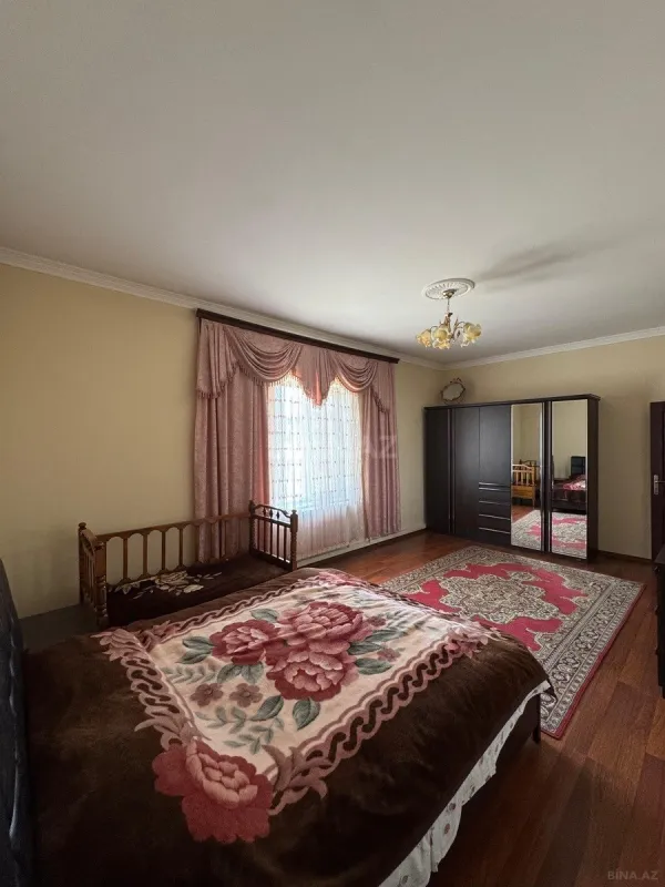 Kirayə verilir 7 otaqlı həyət evi 250 m²