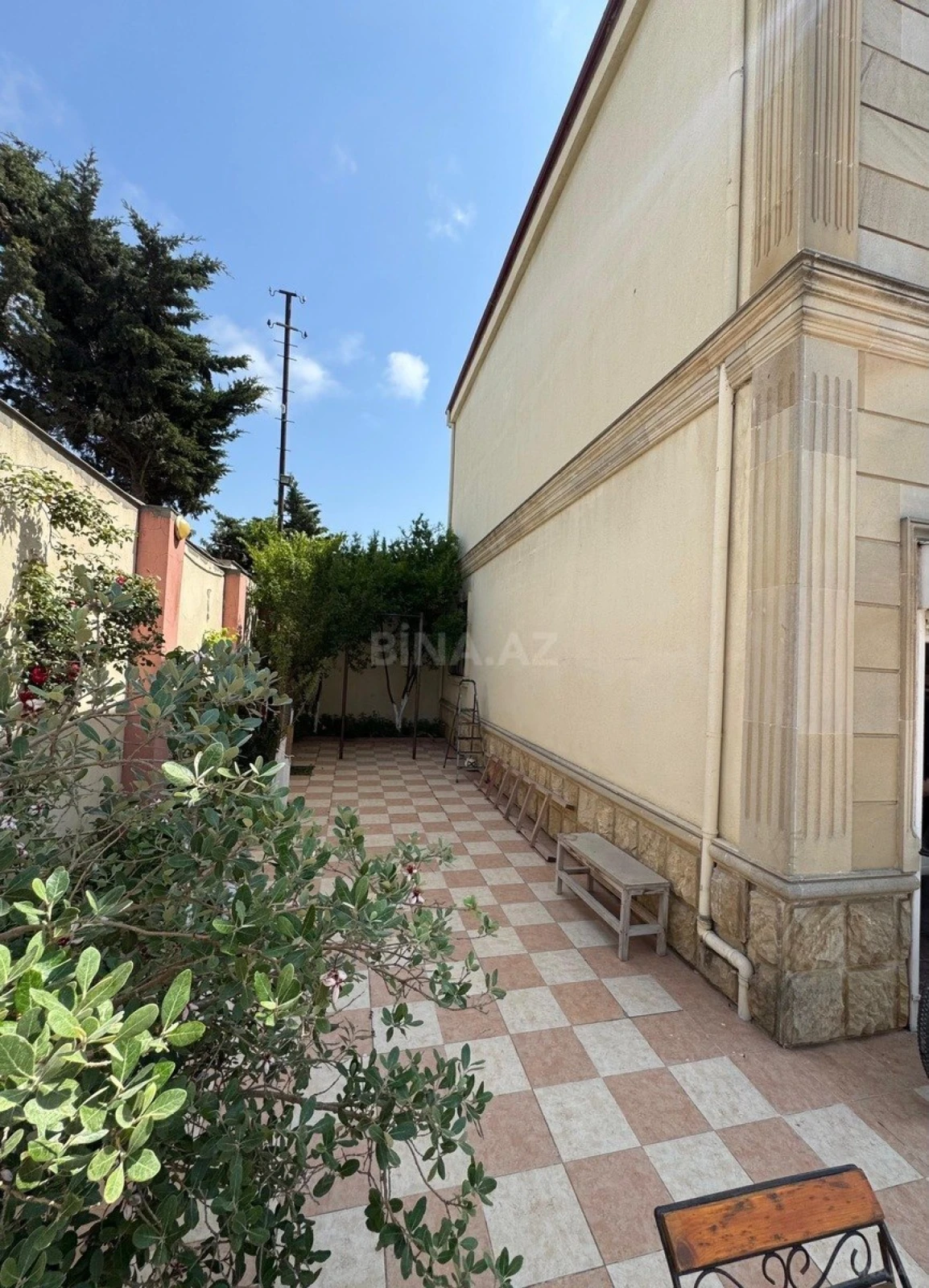 Kirayə verilir 7 otaqlı həyət evi 250 m²