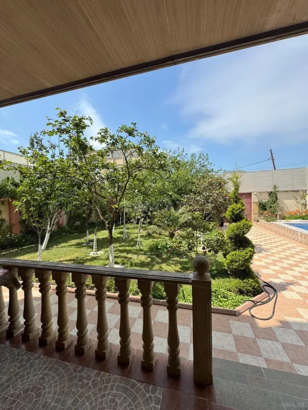 Kirayə verilir 7 otaqlı həyət evi 250 m²