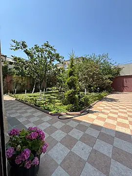 Kirayə verilir 7 otaqlı həyət evi 250 m²
