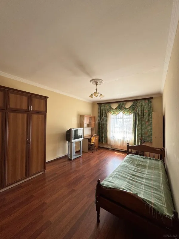 Kirayə verilir 7 otaqlı həyət evi 250 m²