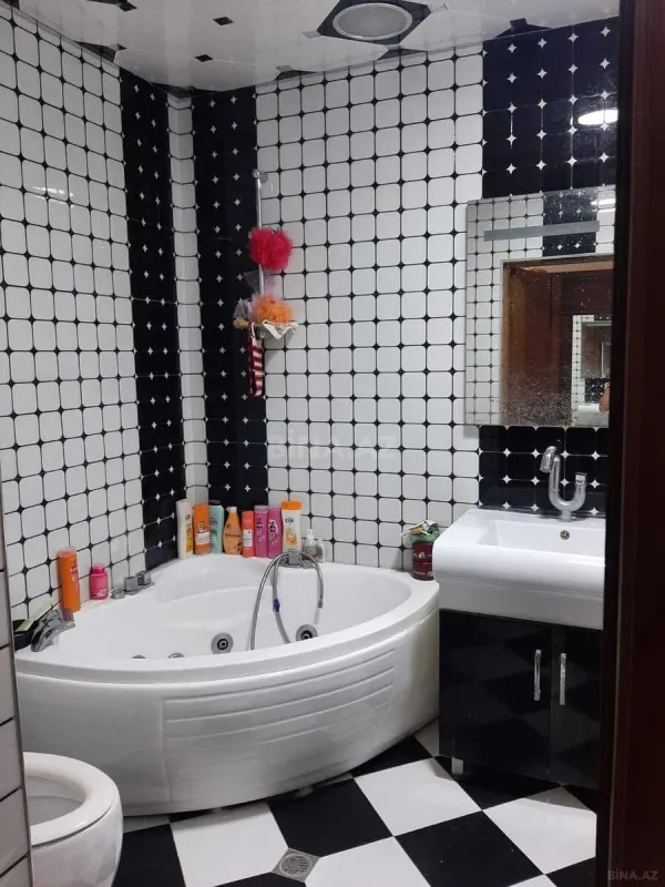 Kirayə verilir 3 otaqlı mənzil 130 m²