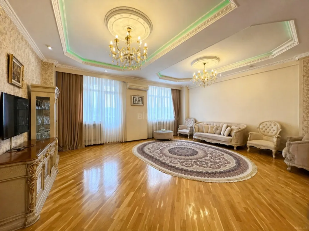 Satılır 3 otaqlı mənzil 180 m²