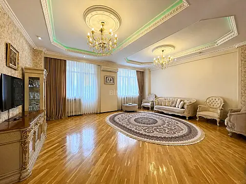 Satılır 3 otaqlı mənzil 180 m² — Bakı, Nizami 3 otaq 180.00 m²