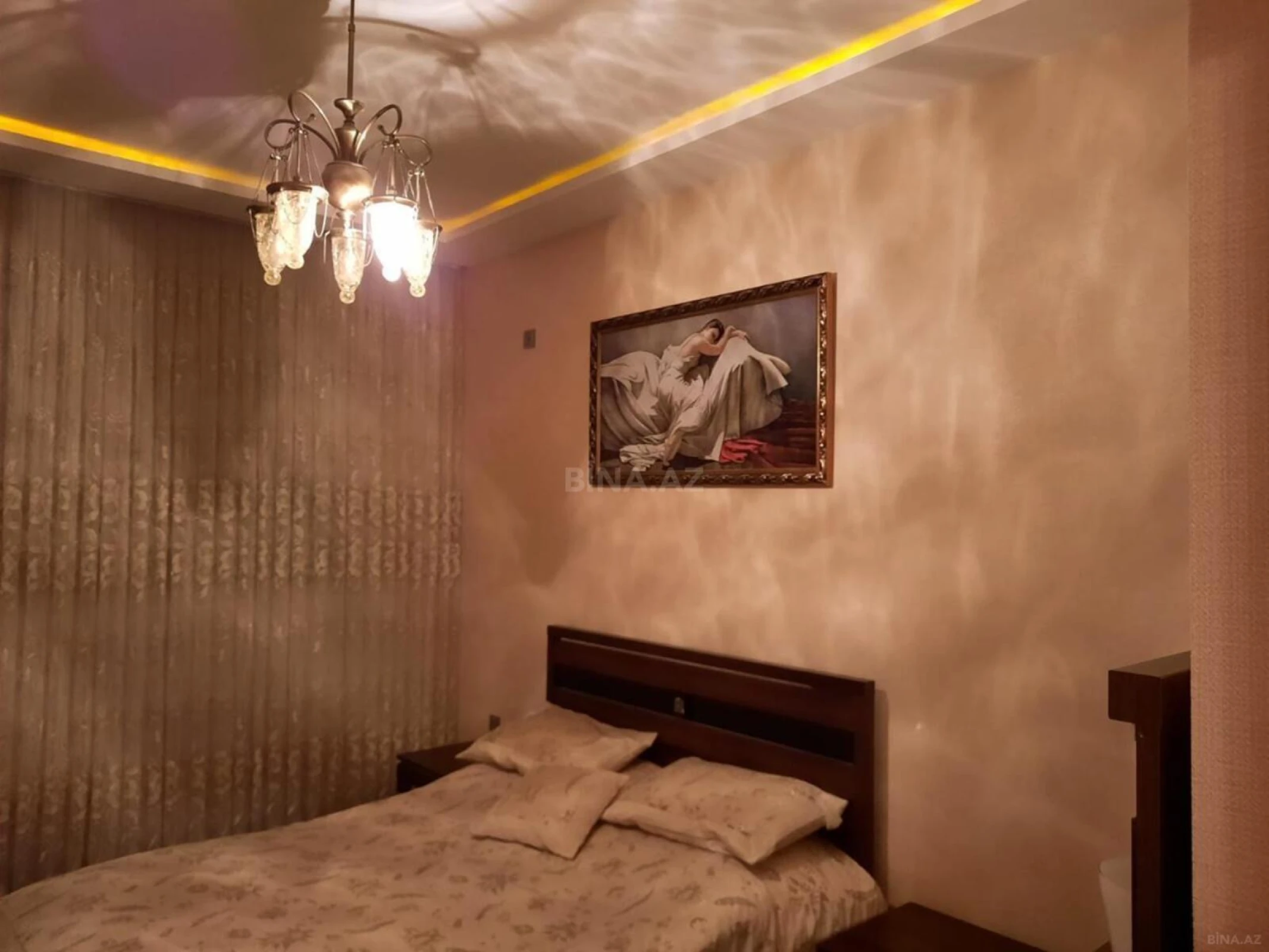 Satılır 4 otaqlı mənzil 180 m²