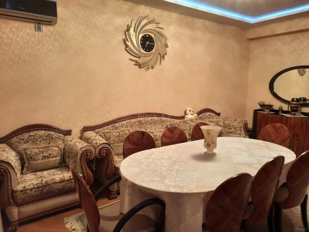 Satılır 4 otaqlı mənzil 180 m²
