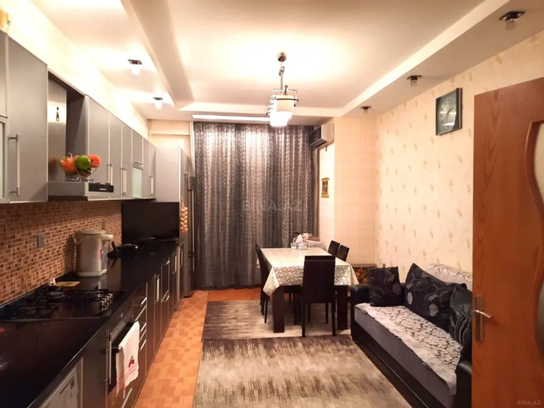 Satılır 4 otaqlı mənzil 180 m²