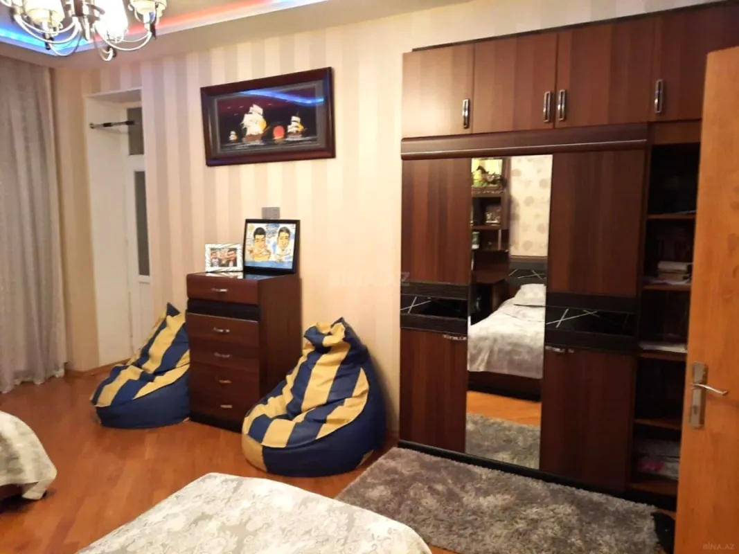 Satılır 4 otaqlı mənzil 180 m²