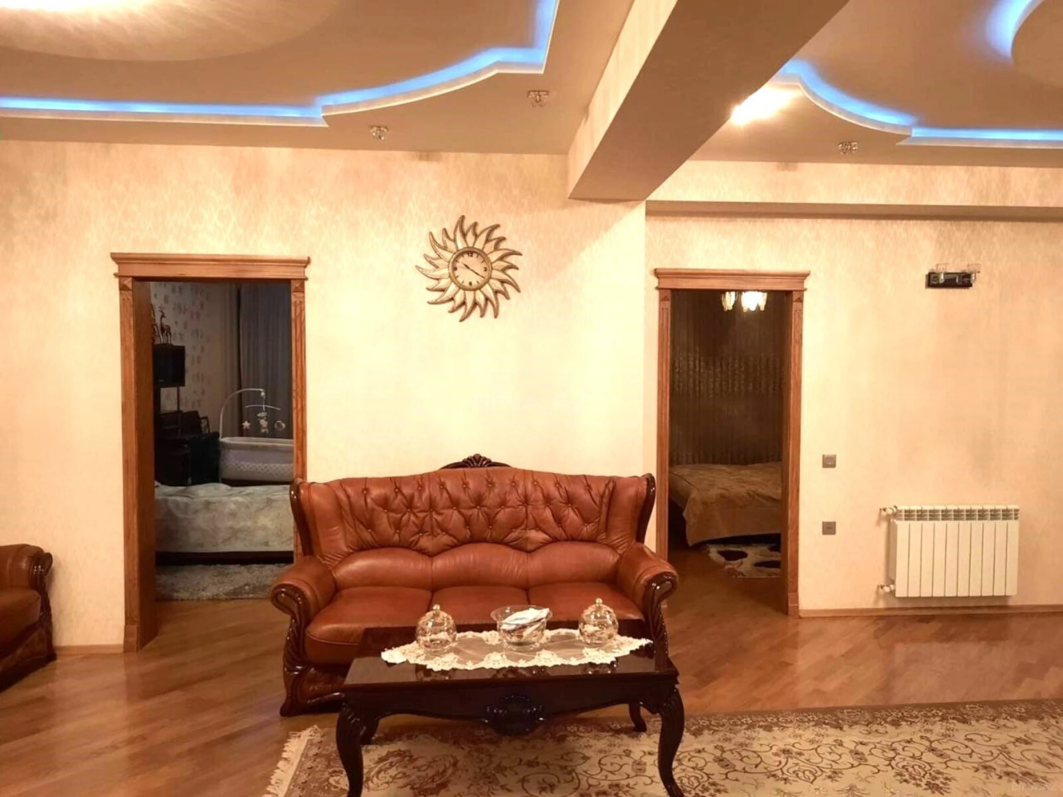 Satılır 4 otaqlı mənzil 180 m²