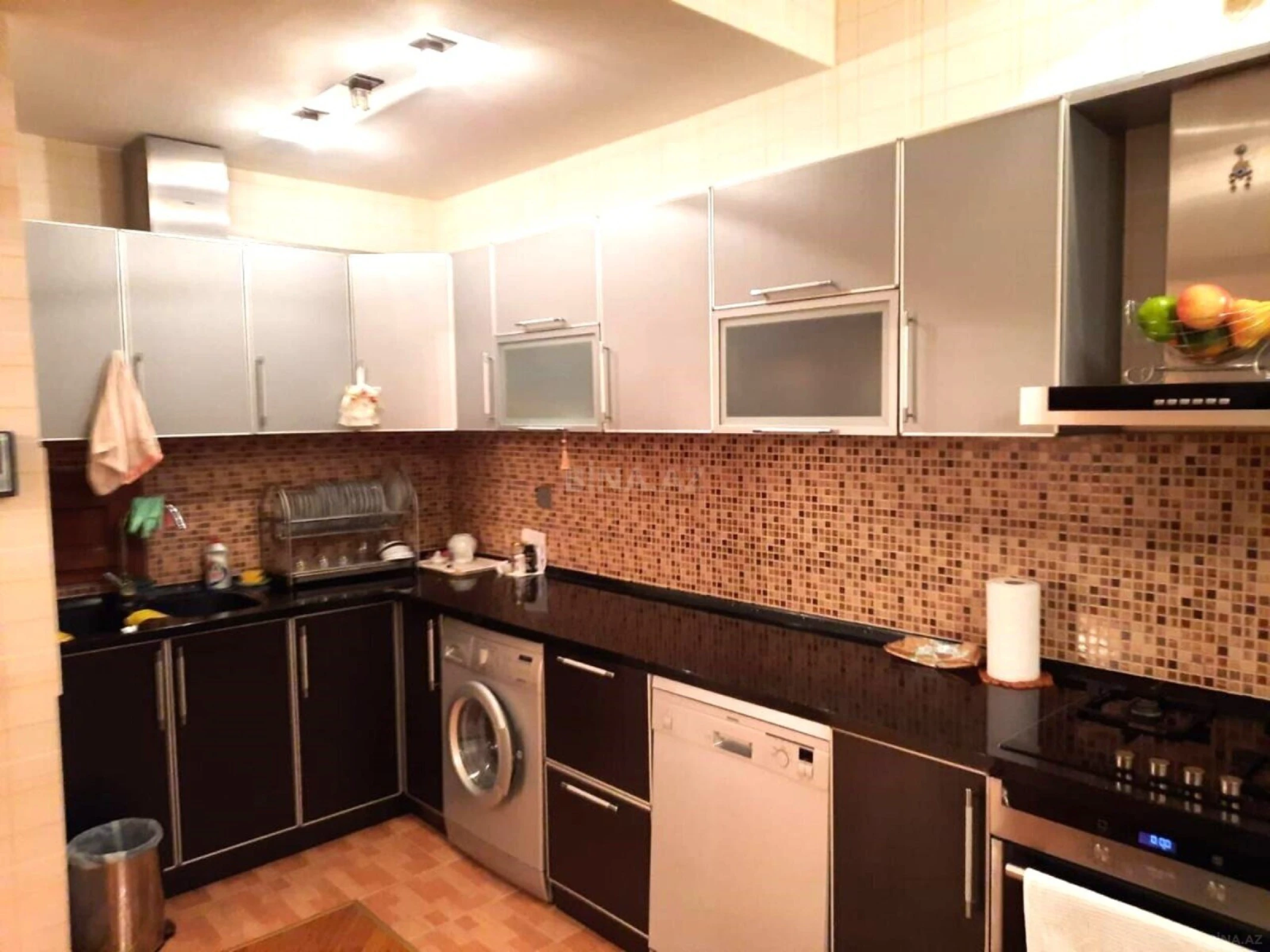 Satılır 4 otaqlı mənzil 180 m²