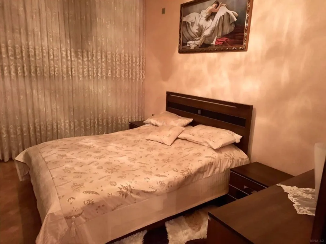 Satılır 4 otaqlı mənzil 180 m²