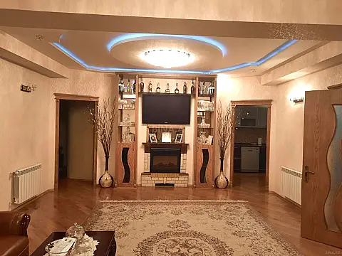Satılır 4 otaqlı mənzil 180 m²