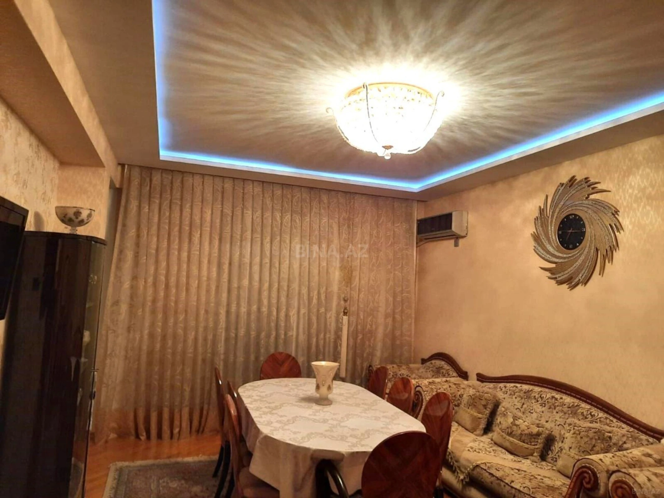 Satılır 4 otaqlı mənzil 180 m²