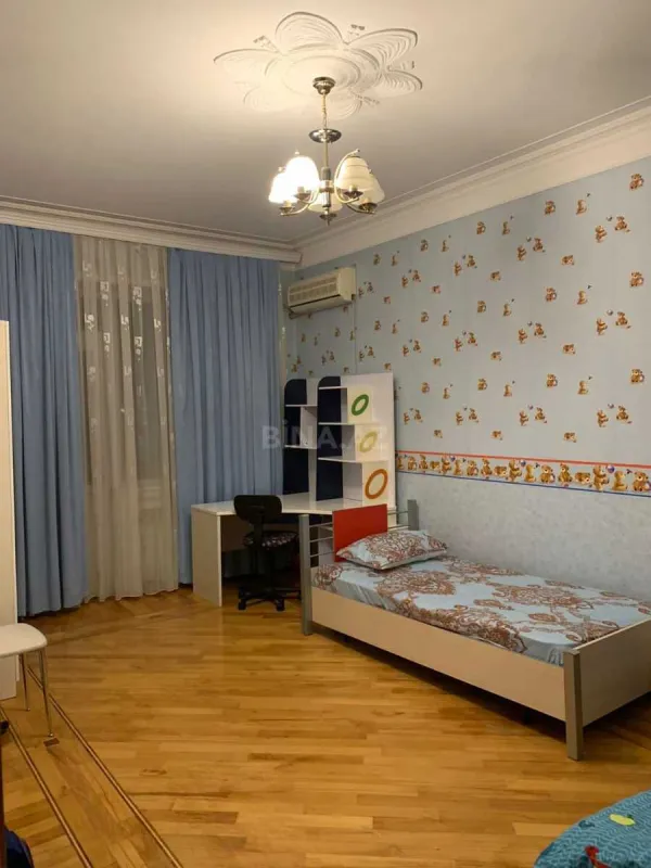 Kirayə verilir 3 otaqlı mənzil 130 m²