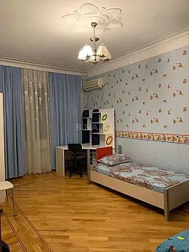 Kirayə verilir 3 otaqlı mənzil 130 m²