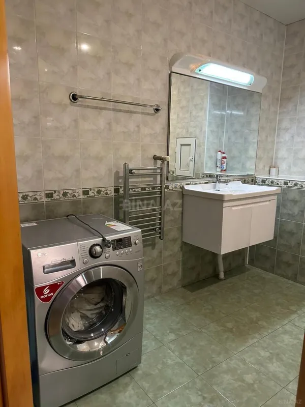 Kirayə verilir 3 otaqlı mənzil 130 m²