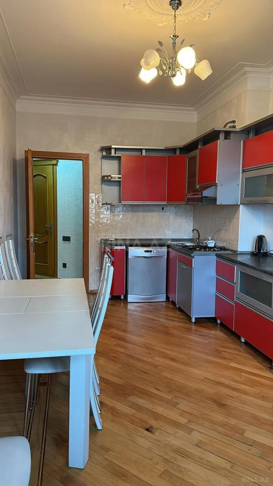 Kirayə verilir 3 otaqlı mənzil 130 m²
