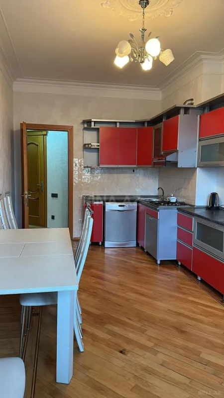 Kirayə verilir 3 otaqlı mənzil 130 m²
