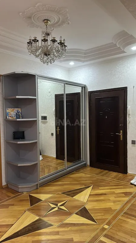 Kirayə verilir 3 otaqlı mənzil 130 m²