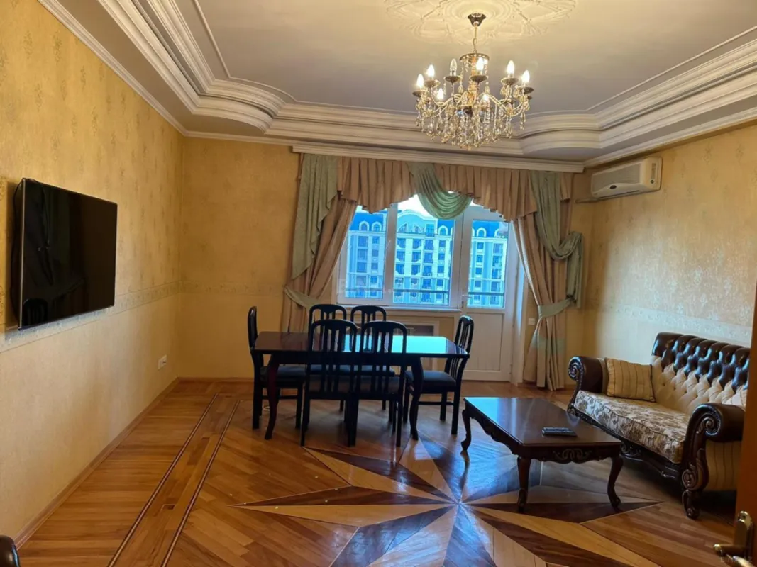 Kirayə verilir 3 otaqlı mənzil 130 m²