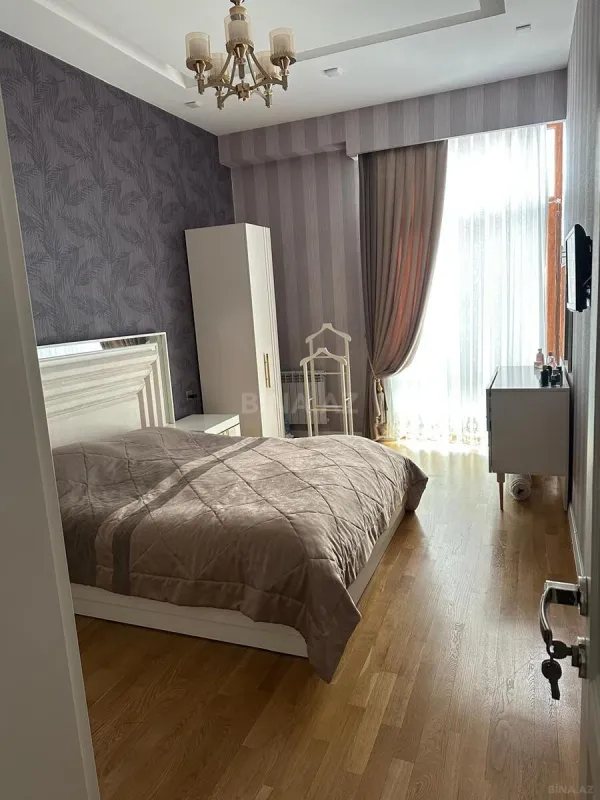 Satılır 3 otaqlı mənzil 137 m²