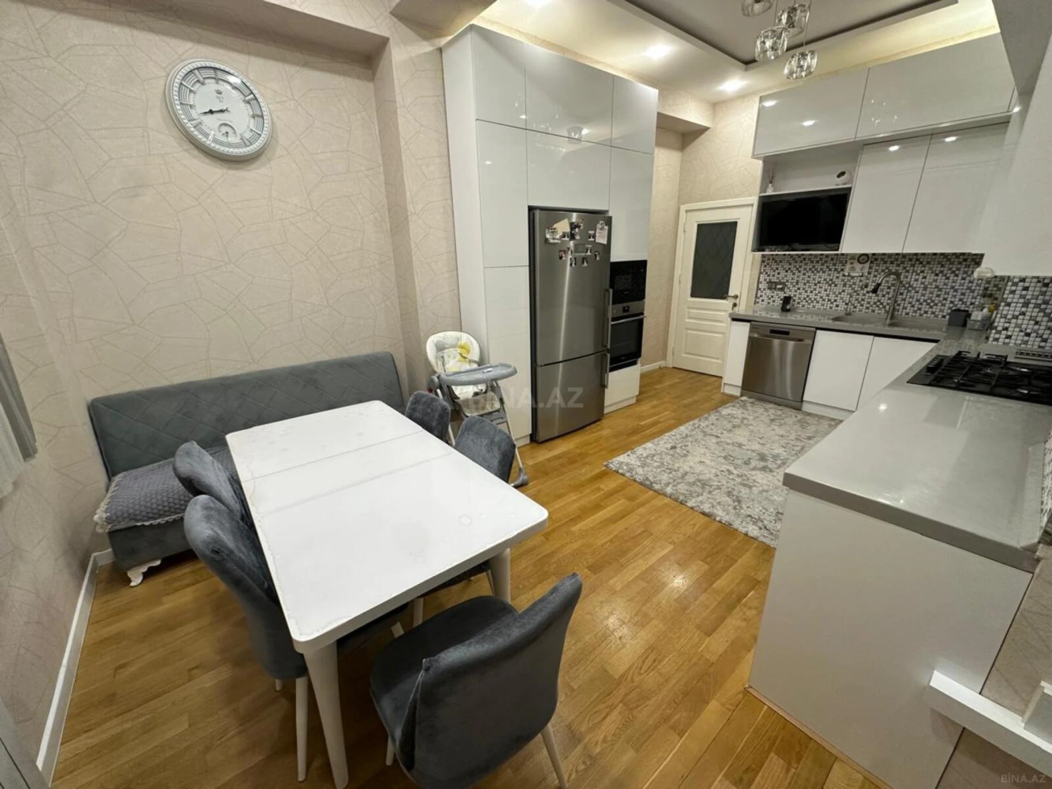 Satılır 3 otaqlı mənzil 137 m²