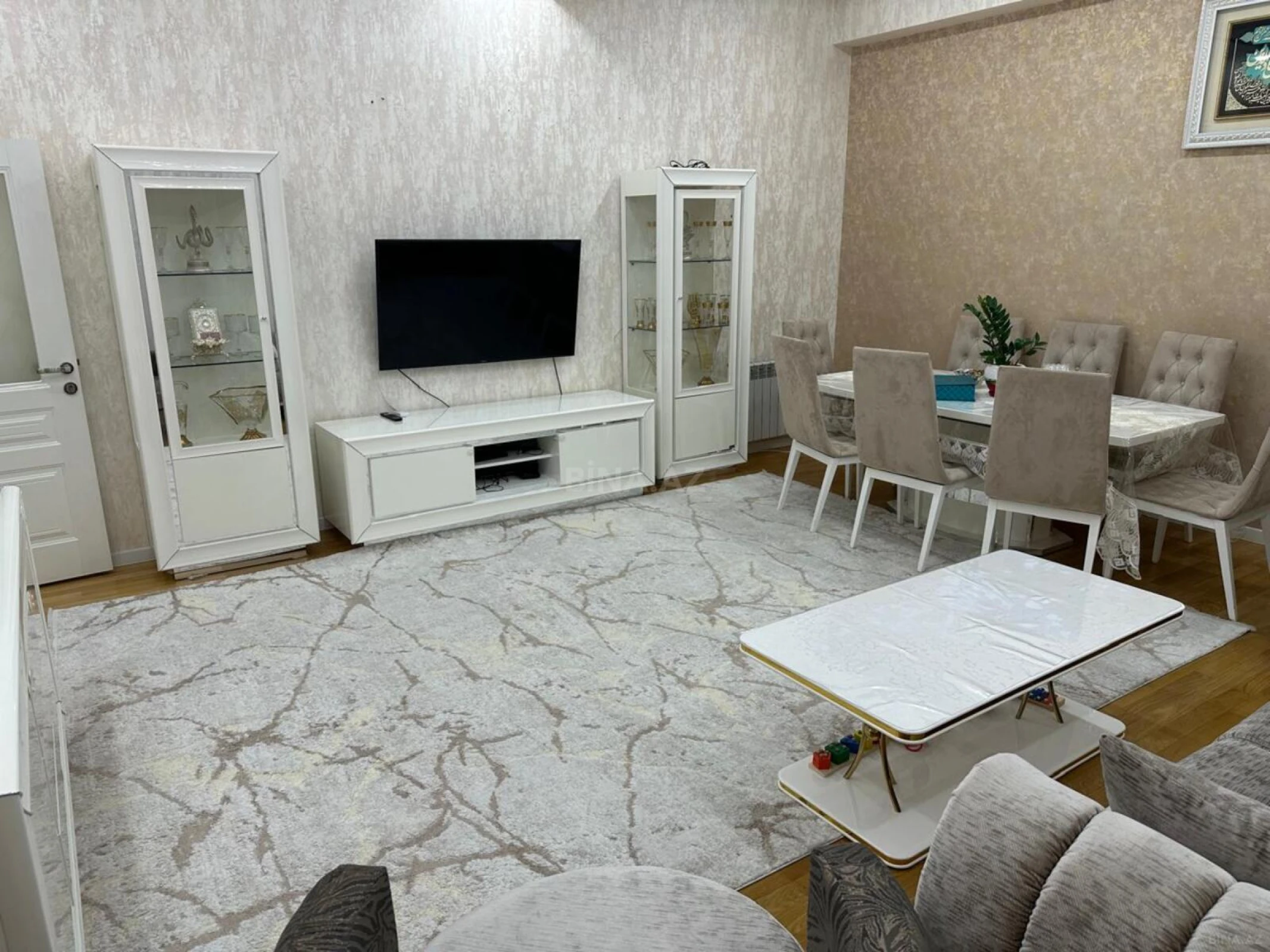 Satılır 3 otaqlı mənzil 137 m²