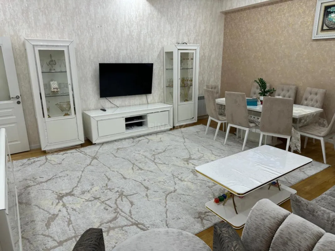 Satılır 3 otaqlı mənzil 137 m²