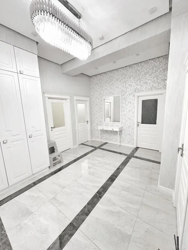 Satılır 3 otaqlı mənzil 137 m²