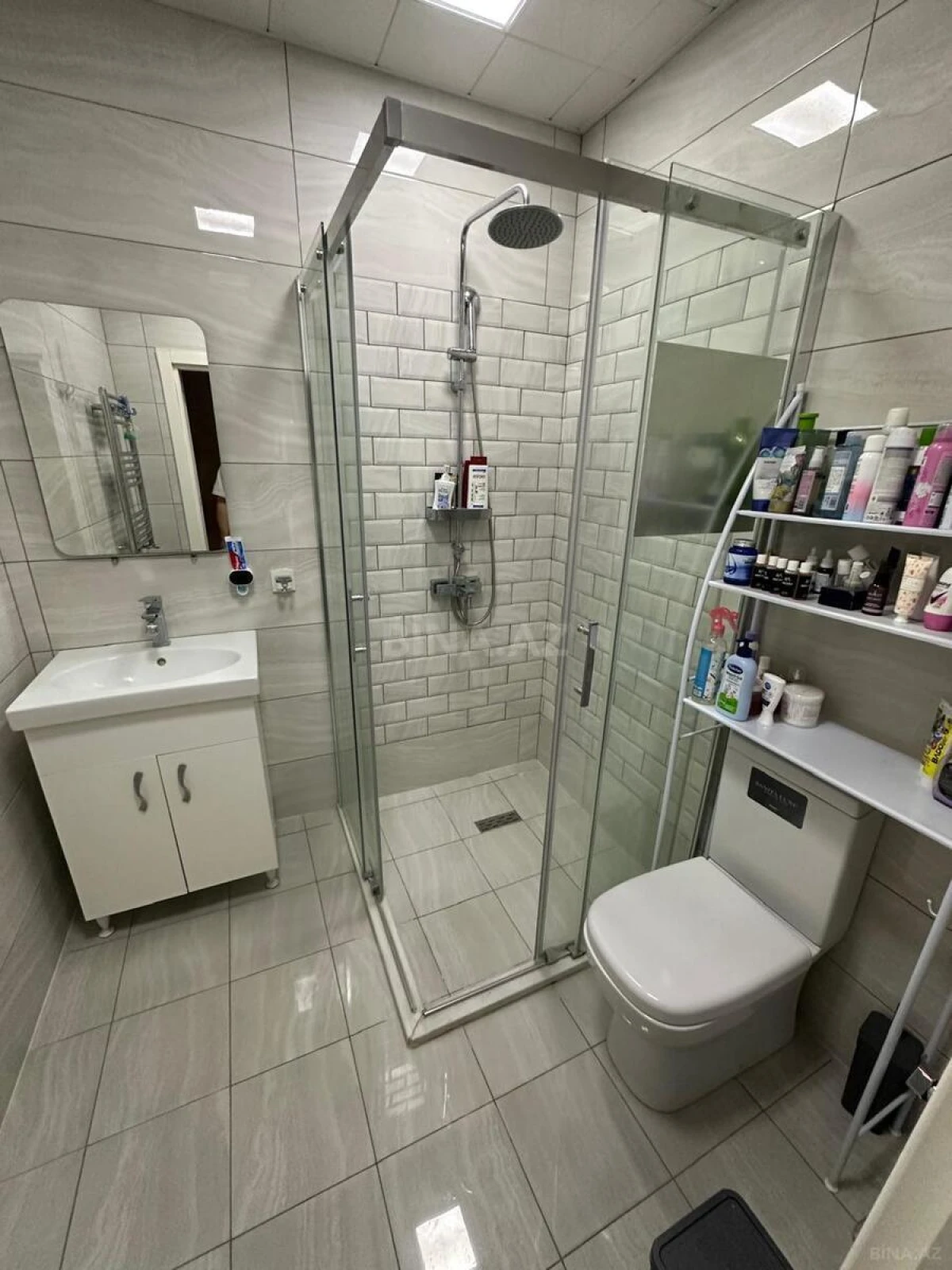 Satılır 3 otaqlı mənzil 137 m²