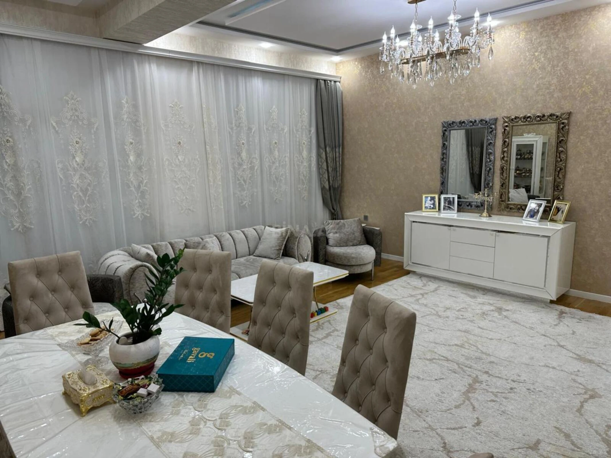 Satılır 3 otaqlı mənzil 137 m²