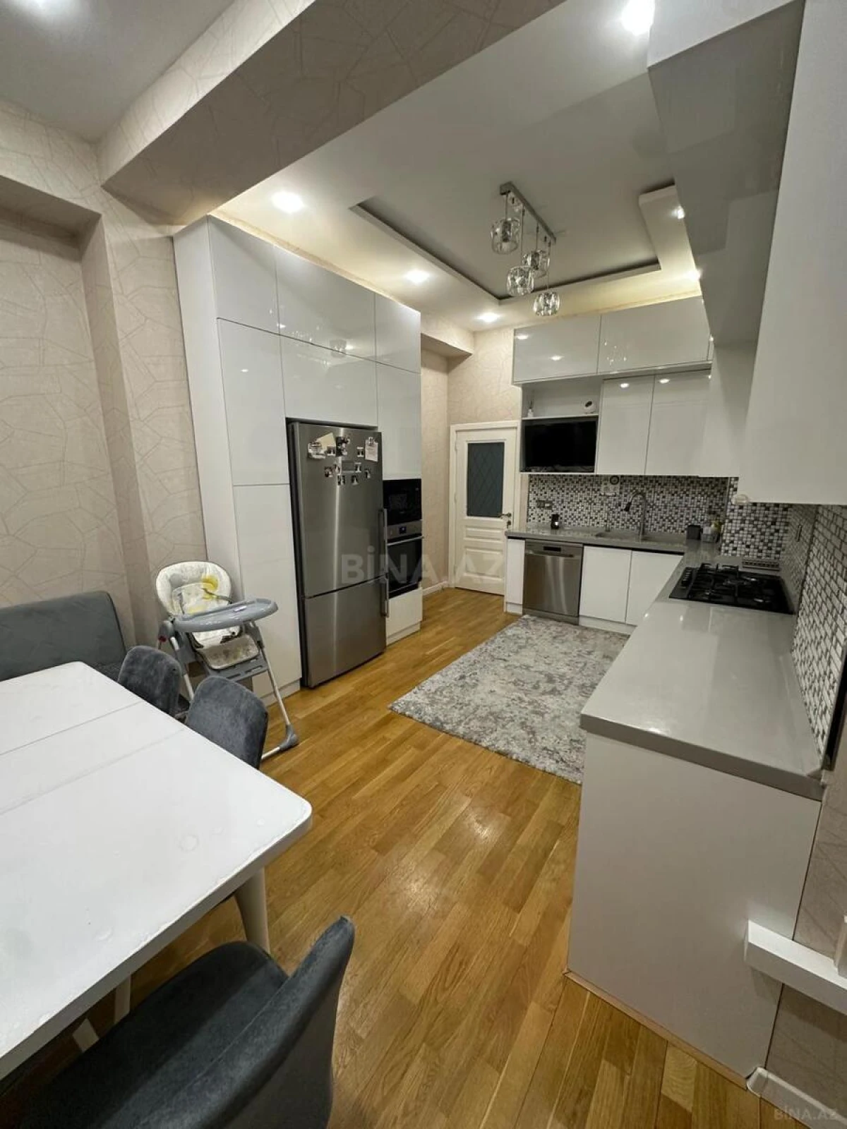Satılır 3 otaqlı mənzil 137 m²