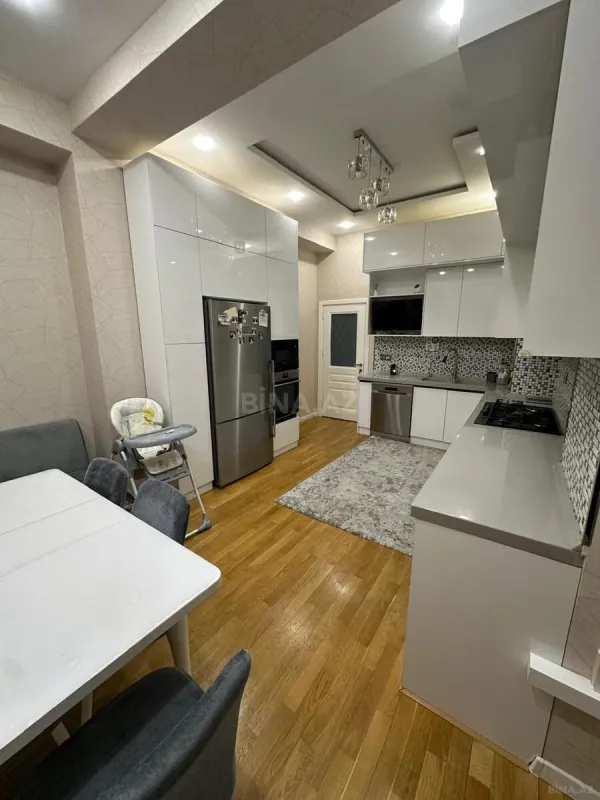 Satılır 3 otaqlı mənzil 137 m²