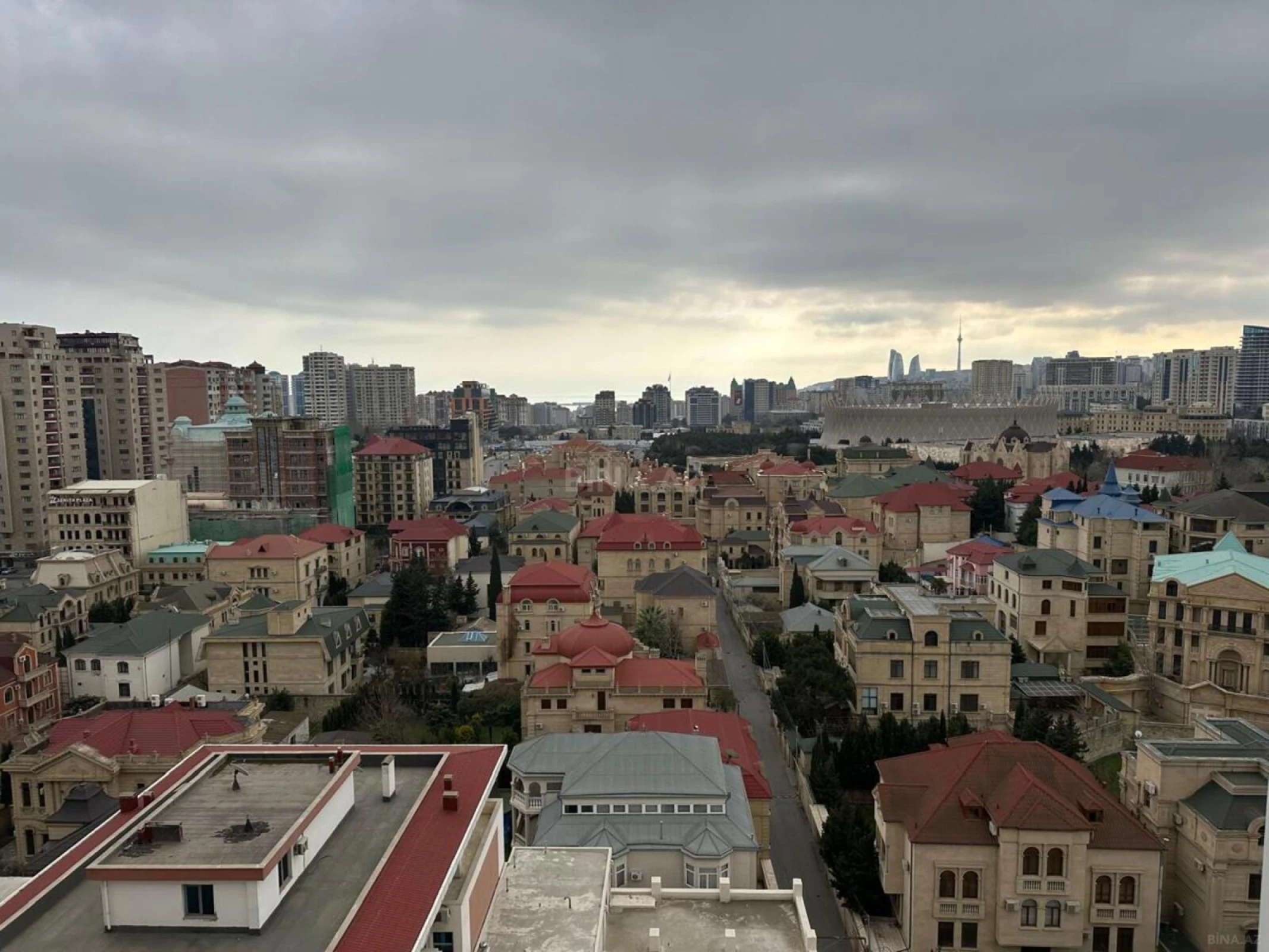 Satılır 3 otaqlı mənzil 137 m²