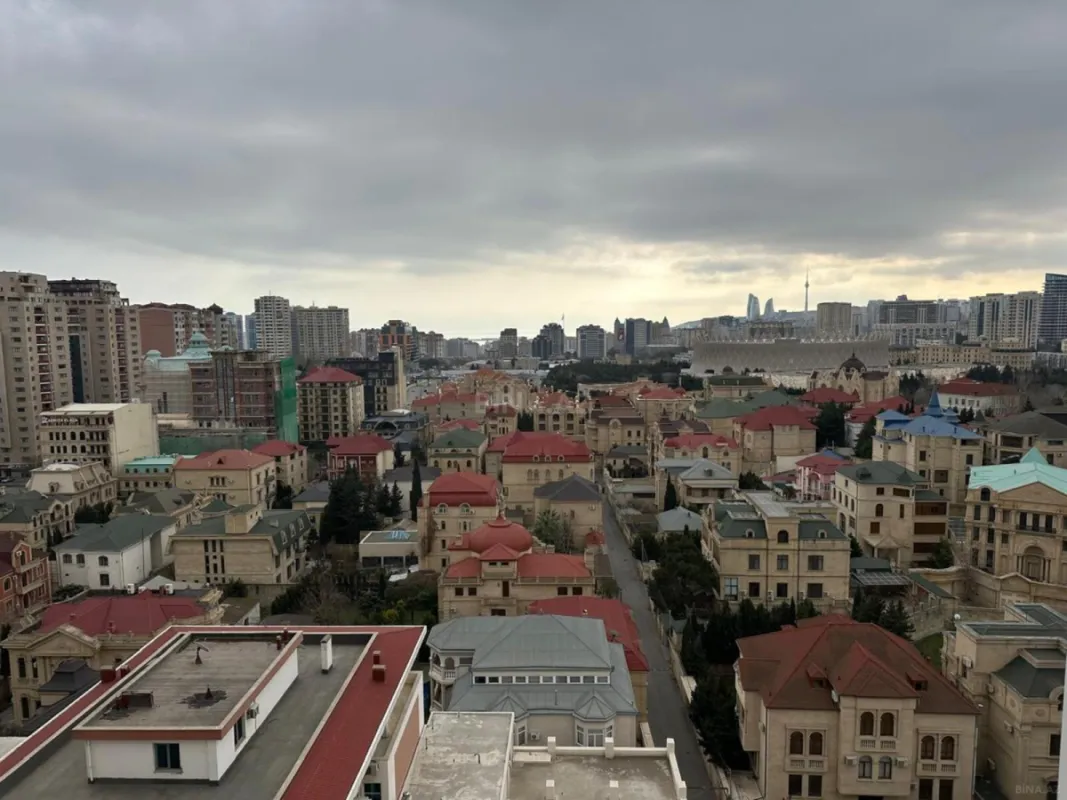 Satılır 3 otaqlı mənzil 137 m²