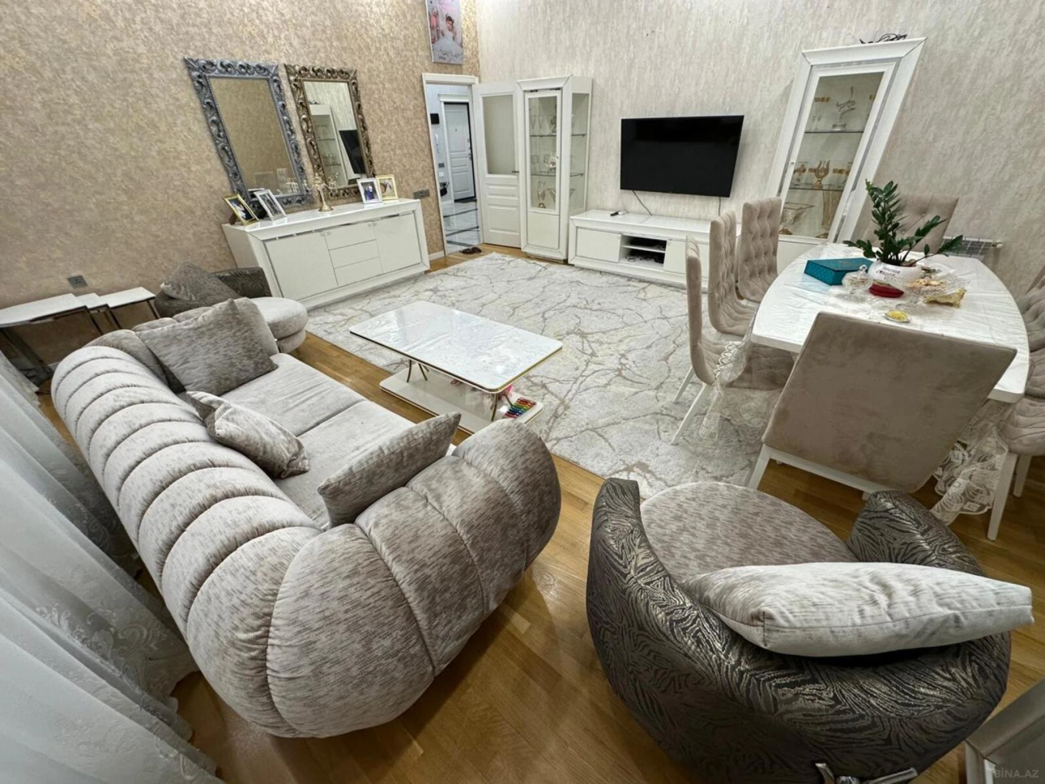 Satılır 3 otaqlı mənzil 137 m²