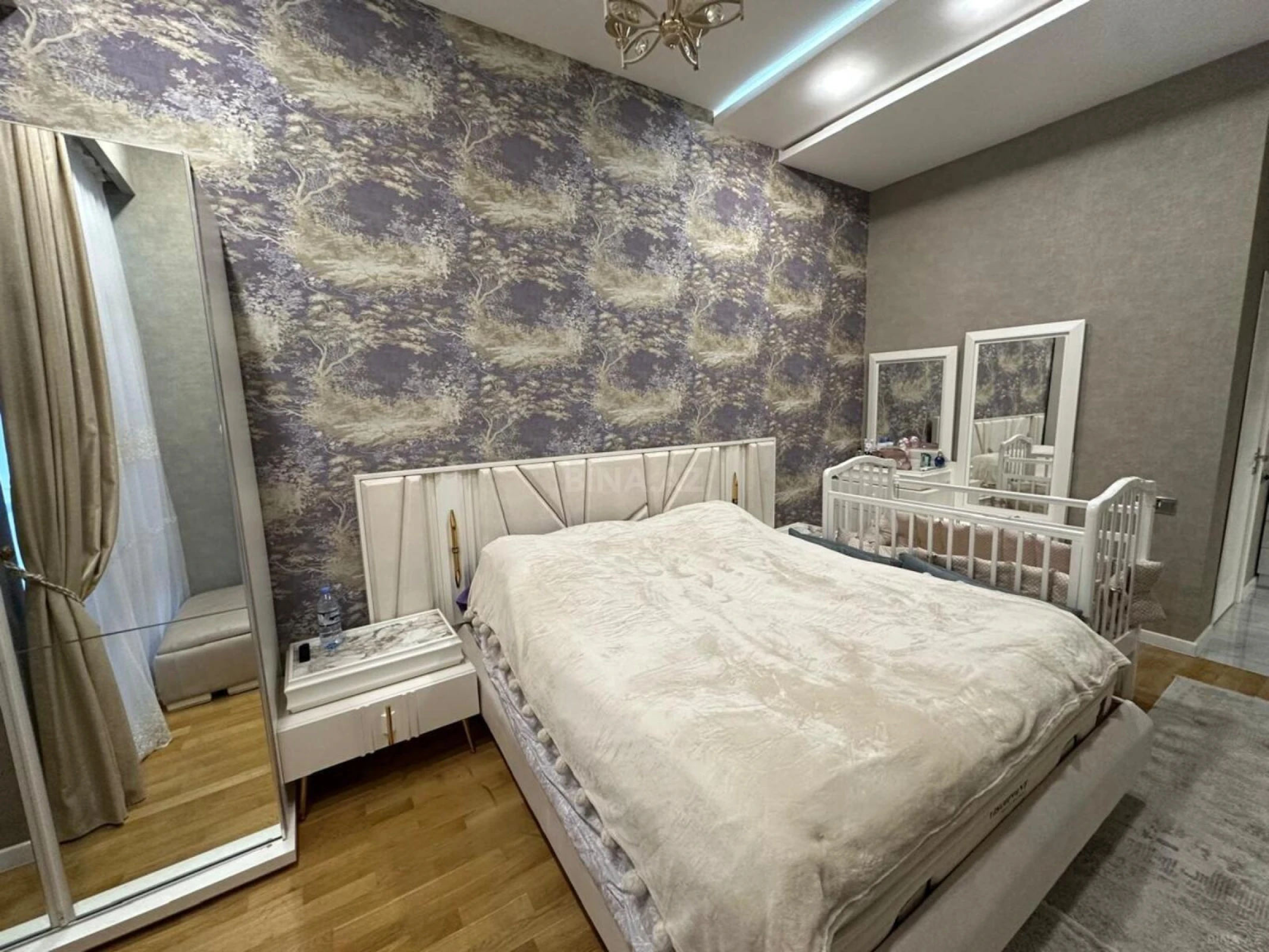 Satılır 3 otaqlı mənzil 137 m²
