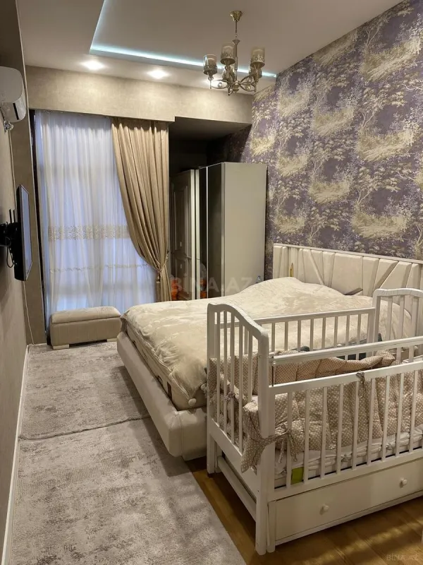 Satılır 3 otaqlı mənzil 137 m²