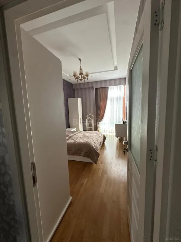 Satılır 3 otaqlı mənzil 137 m²