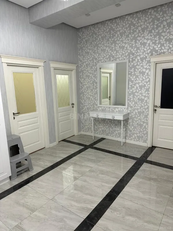 Satılır 3 otaqlı mənzil 137 m²