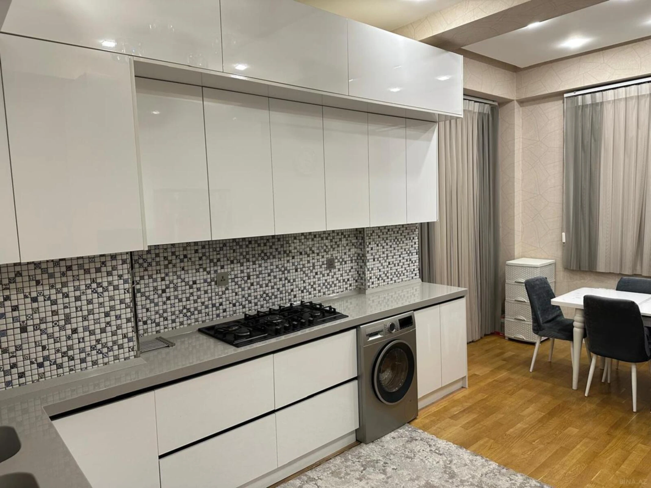 Satılır 3 otaqlı mənzil 137 m²