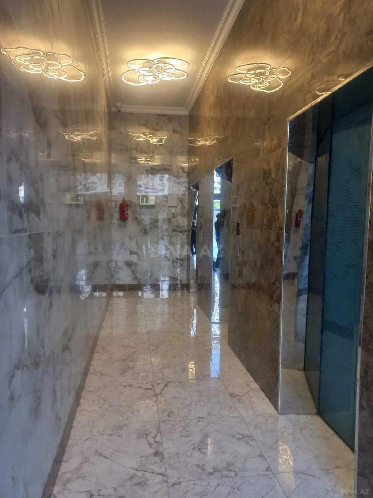 Satılır 4 otaqlı mənzil 165 m²